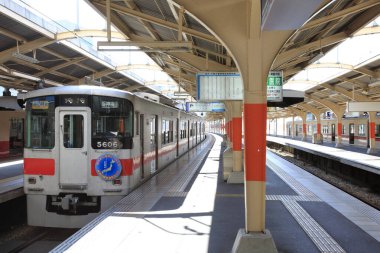 İstasyondaki tren raylarında