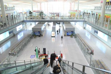 Havaalanı terminalinin iç görünümü, seyahat kavramı