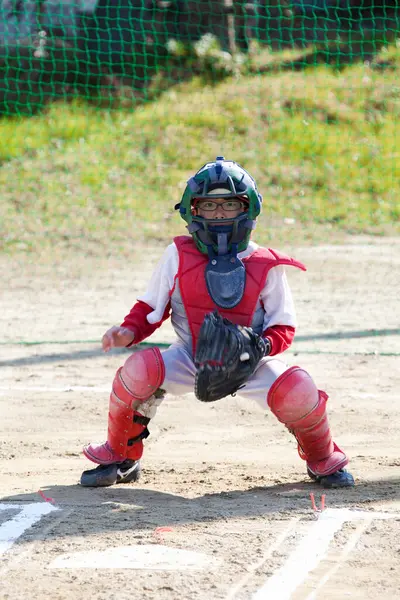 Japonés Niño Jugando Béisbol Campo —  Fotos de Stock