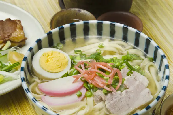 Delicioso Ramen Con Huevo Carne Cocina Japonesa —  Fotos de Stock