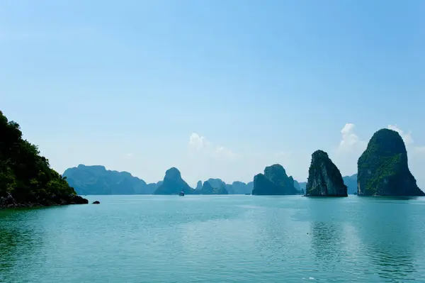 Vue Panoramique Île Rocheuse Halong Bay Vietnam Asie Sud Est — Photo