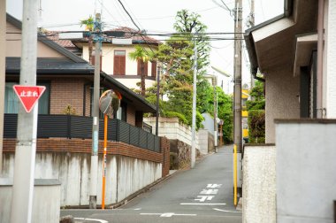 Çin 'de küçük bir şehir, tipik sokak manzarası. 