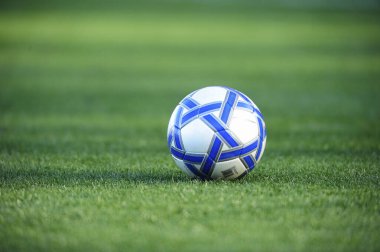 Stadyumda futbol topu 