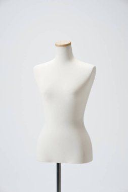 Beyaz arka planda izole edilmiş manken, moda konsepti