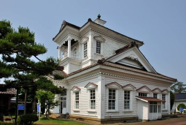 Şehirdeki eski bina.  