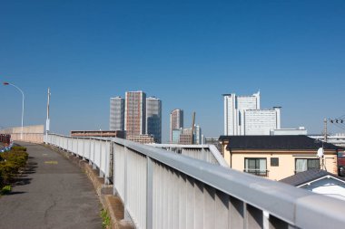 Şehir arkaplanı, şehir caddeleri manzarası 