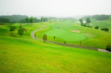 Golf sahasında golf arabası