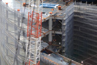 Vinç ve bina yapım aşamasında