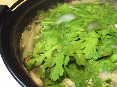 Tavada sebzeli çorba, yakın çekim manzarası.