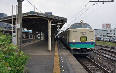 İstasyondaki tren raylarında