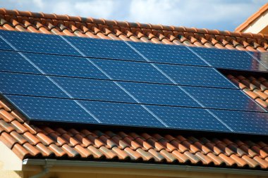 Güneş enerjili çatı