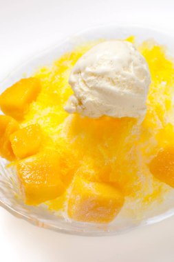 Kasede mangolu tatlı dondurma.