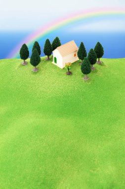 Yeşil çimenli, ağaçlı, gökkuşaklı ev modeli                    