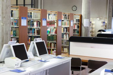 Bilgisayarlı modern kütüphane