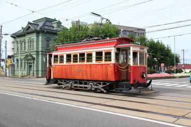 Şehirdeki eski tramvay.