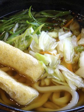 Kore yemeği, pirinç eriştesi.