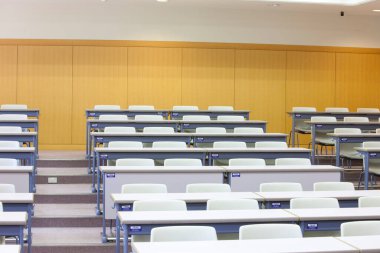 Modern üniversitede boş sınıf