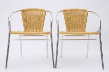 modern ve zarif sandalyeler beyaza izole edilmiş.