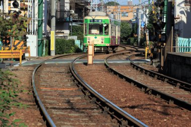 Şehirdeki toplu taşıma altyapısı, kentsel arka plan görüntüsü 