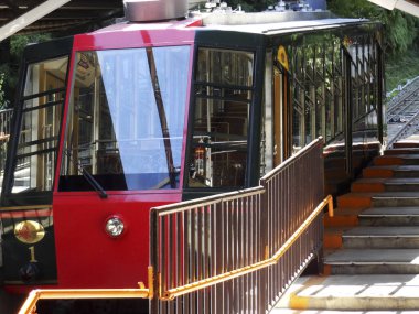 Asya şehrinde gündüz tramvayda 