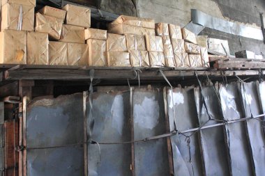 Kumaş arkaplanındaki eski kutular, kapatın