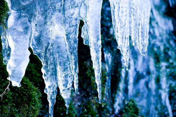 Eiszapfen Auf Einem Gefrorenen Wasserfall — Stockfoto