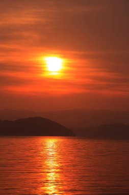 Denizde gün batımı