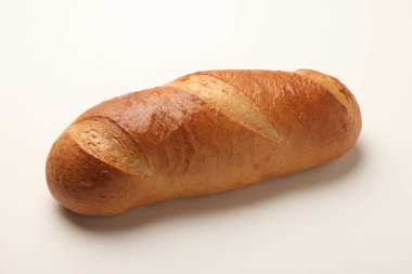 Beyaz arkaplanda taze ekmek