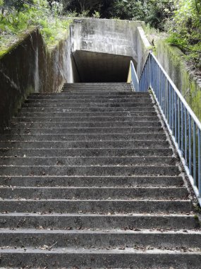 Şehir parkındaki binanın tepesine çıkan merdivenler..