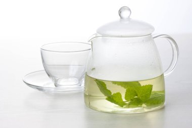 Cam çaydanlık manzaralı nane çayı 