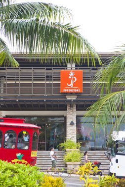 Resort Alışveriş Sokağı Sıralı ve Mağazalar 