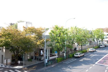 Modern şehir mimarisi gündüz görünümü 