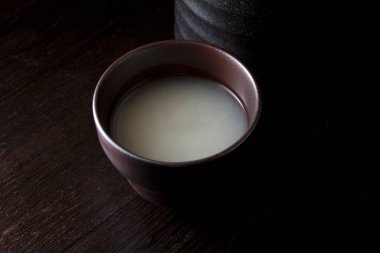 Japon geleneksel alkol içeceği sake yapraklarından yapılır. Harika.