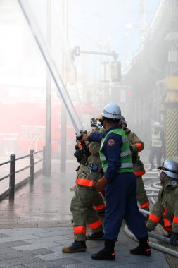 İtfaiyeciler iş başındayken