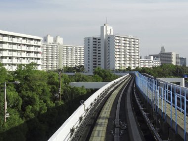 Şehirdeki tren rayları.