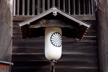 Geleneksel Japon tapınağının dış görünüşüne yakın plan