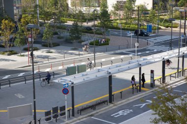 Şehir arkaplanı, şehir caddeleri manzarası 