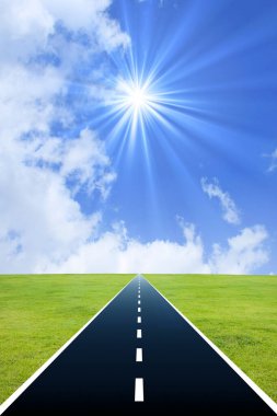 yol ve mavi gökyüzü