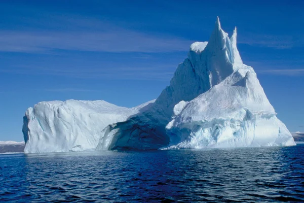 Iceberg Flotando Las Frígidas Aguas — Foto de Stock