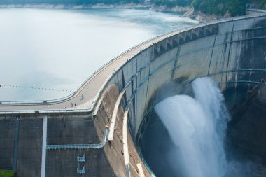 Japonya 'daki en yüksek baraj, Kurobe barajı.