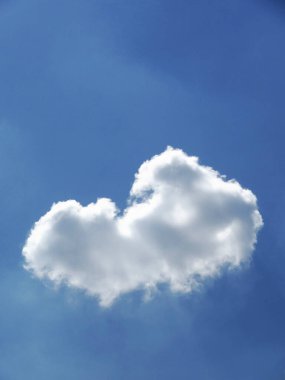 Mavi gökyüzü ve beyaz bulutlar.