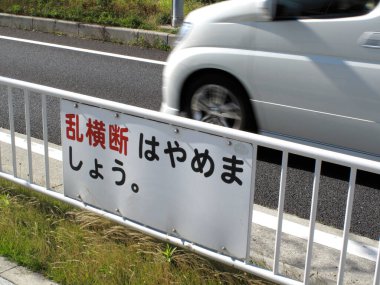 Üzerinde Çince işaretler bulunan yazı panosunun görünümü