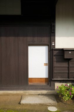 Kapısı olan Japon geleneksel evi, kapatın.