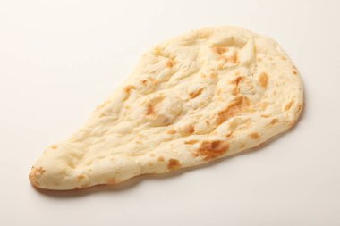 Hafif arka planda geleneksel düz ekmek