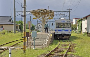 Japonya 'da tren, toplu taşıma manzarası