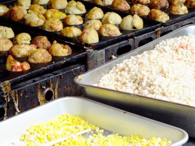 Lezzetli Asya yemeklerinin yakın çekim görüntüsü