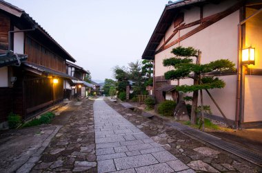 Japonya 'daki geleneksel Japon caddesi.