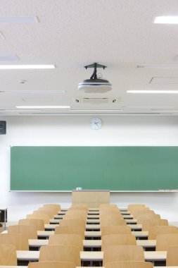 boş sınıf interneti yeşil karatahtayla