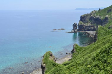 Güzel kayalık deniz manzarası