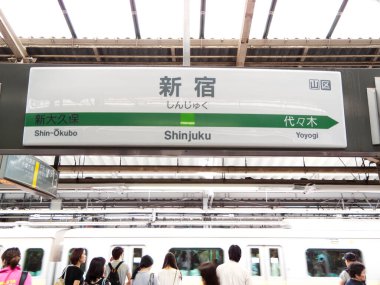 Tokyo, Japonya 'daki metro istasyonunda.